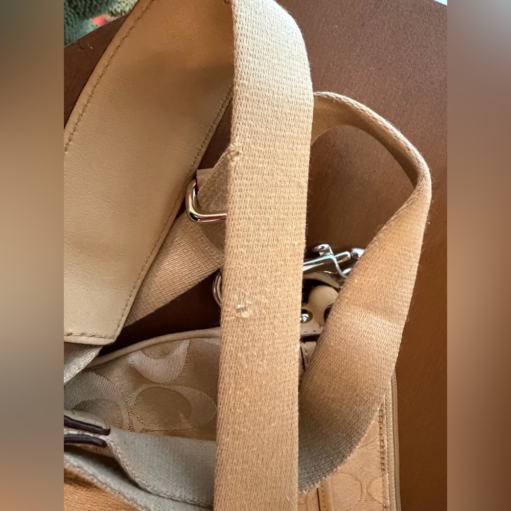**SALE**Coach Beige Signature Crossbody Bag from 2008 - Picture 16 of 16